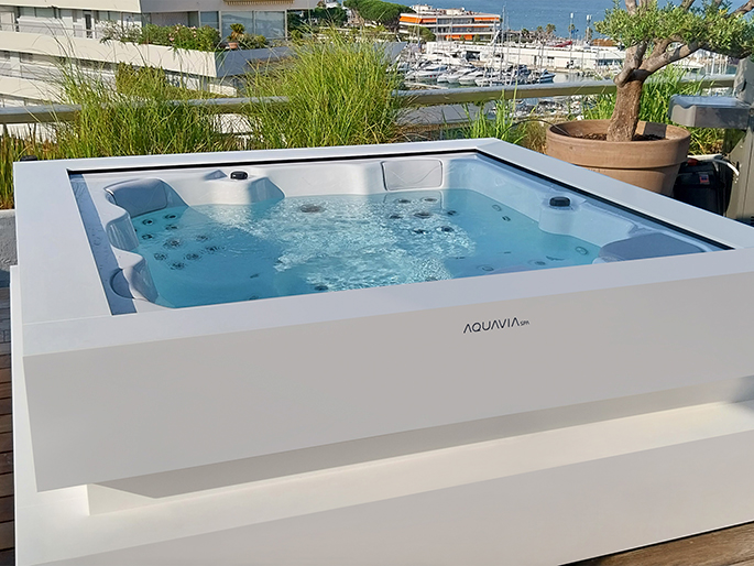 aquavia jacuzzi exterior cube ergo spa