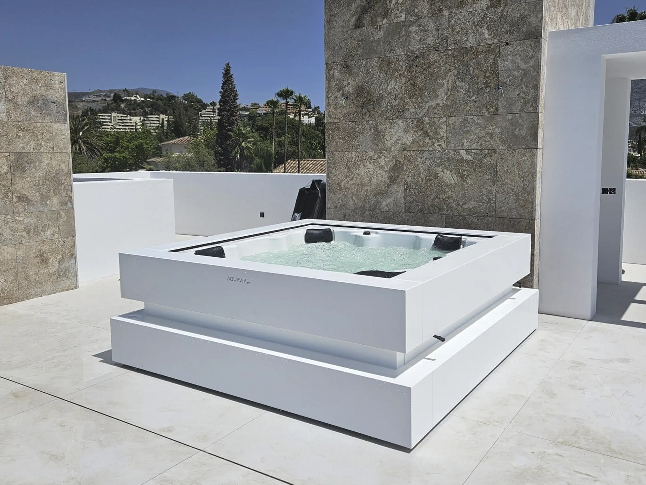 cube ergo jacuzzi exterior spa